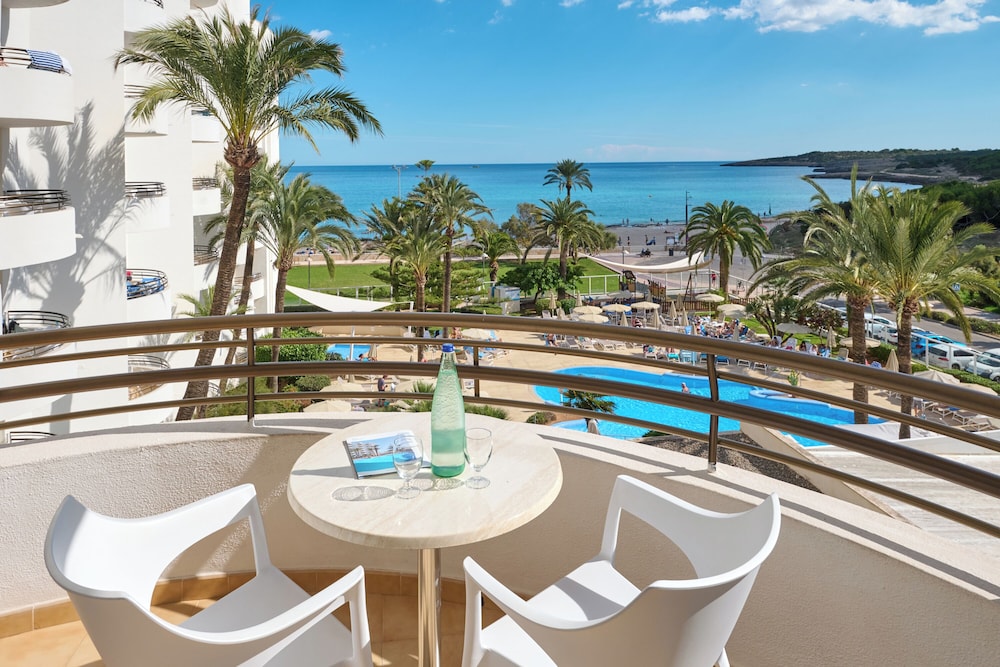 Hipotels Dunas Cala Millor Aparthotel — Beach in Cala Millor, Balearic Islands