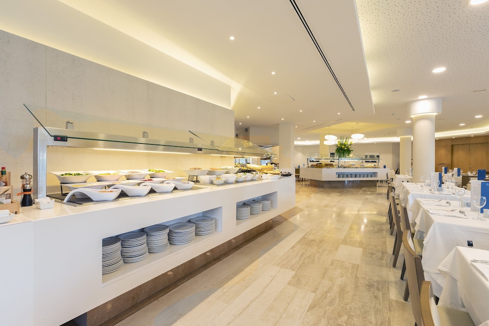 Hipotels Dunas Cala Millor Aparthotel — Restaurant & bars in Cala Millor, Balearic Islands