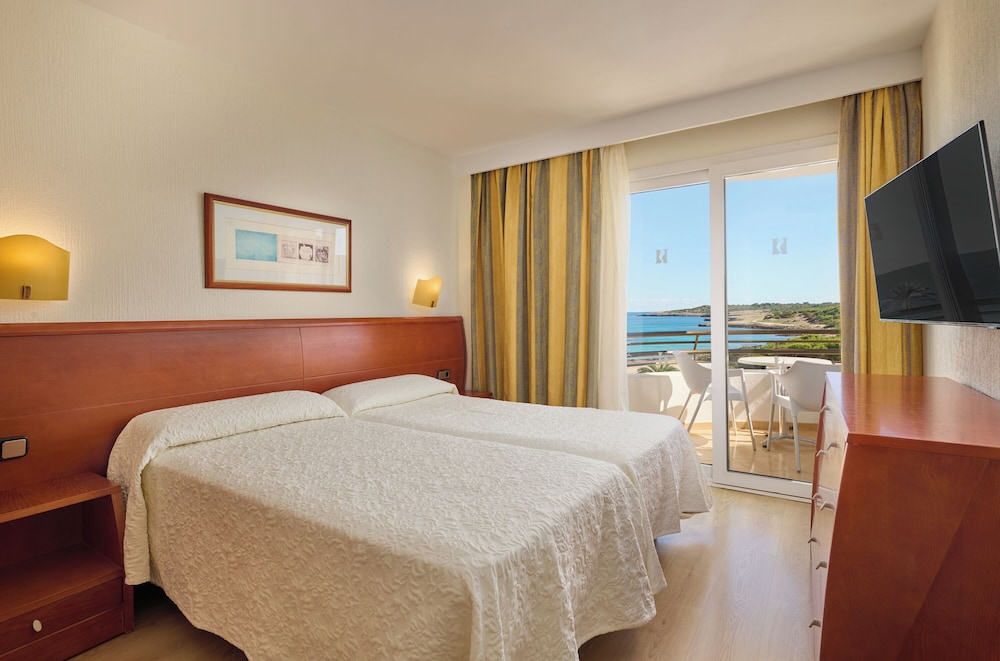 Hipotels Dunas Cala Millor Aparthotel — Hotel rooms in Cala Millor, Balearic Islands