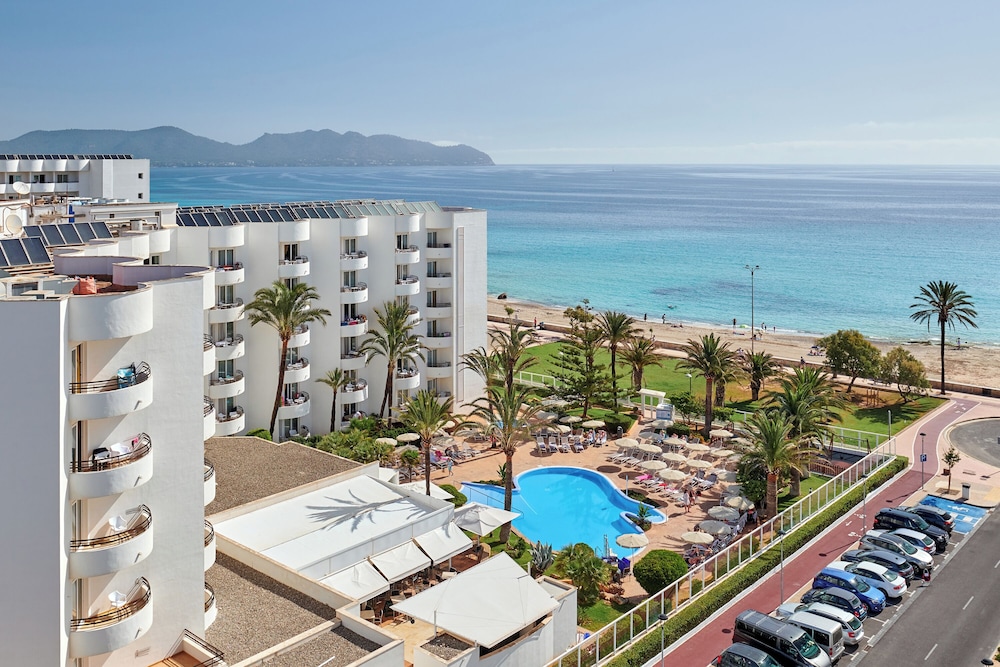 Hipotels Dunas Cala Millor Aparthotel — Beach in Cala Millor, Balearic Islands