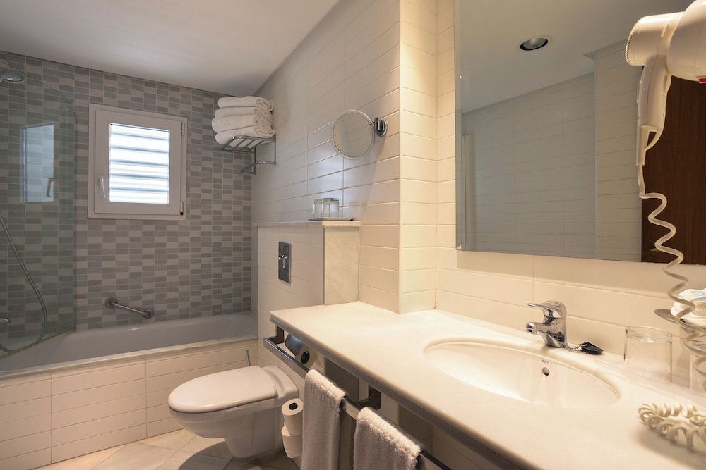Hipotels Dunas Cala Millor Aparthotel — Hotel rooms in Cala Millor, Balearic Islands