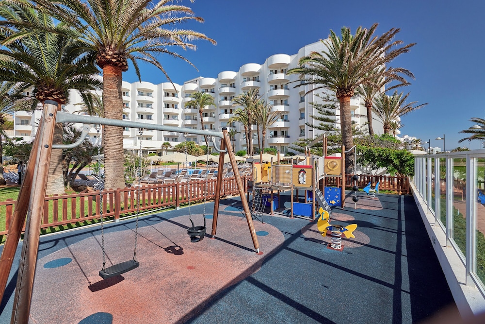 Hipotels Dunas Cala Millor Aparthotel — Beach in Cala Millor, Balearic Islands