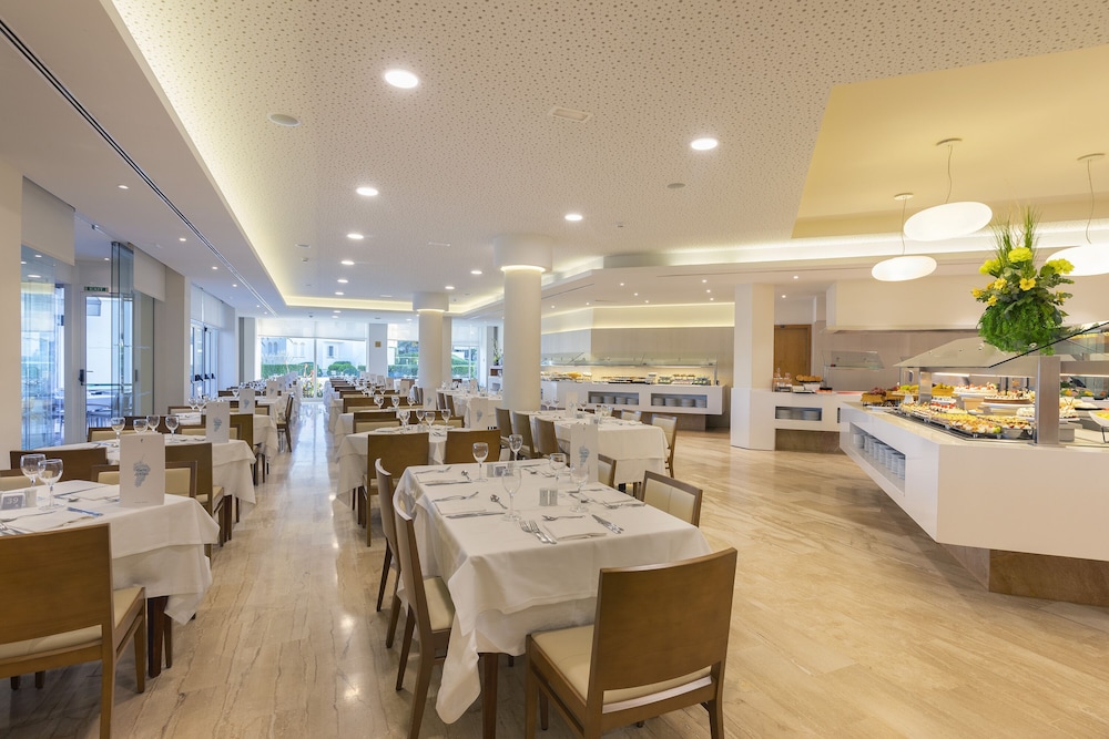 Hipotels Dunas Cala Millor Aparthotel — Restaurant & bars in Cala Millor, Balearic Islands