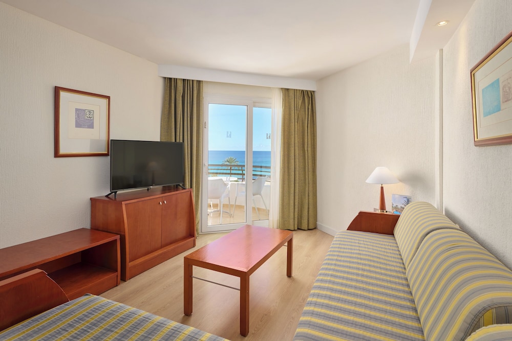Hipotels Dunas Cala Millor Aparthotel — Hotel rooms in Cala Millor, Balearic Islands