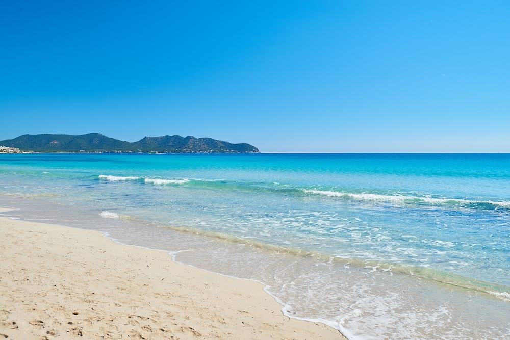 Hipotels Dunas Cala Millor Aparthotel — Beach in Cala Millor, Balearic Islands