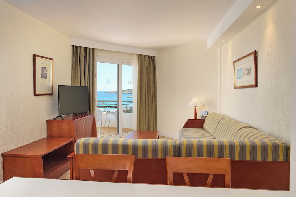 Hipotels Dunas Cala Millor Aparthotel — Hotel rooms in Cala Millor, Balearic Islands