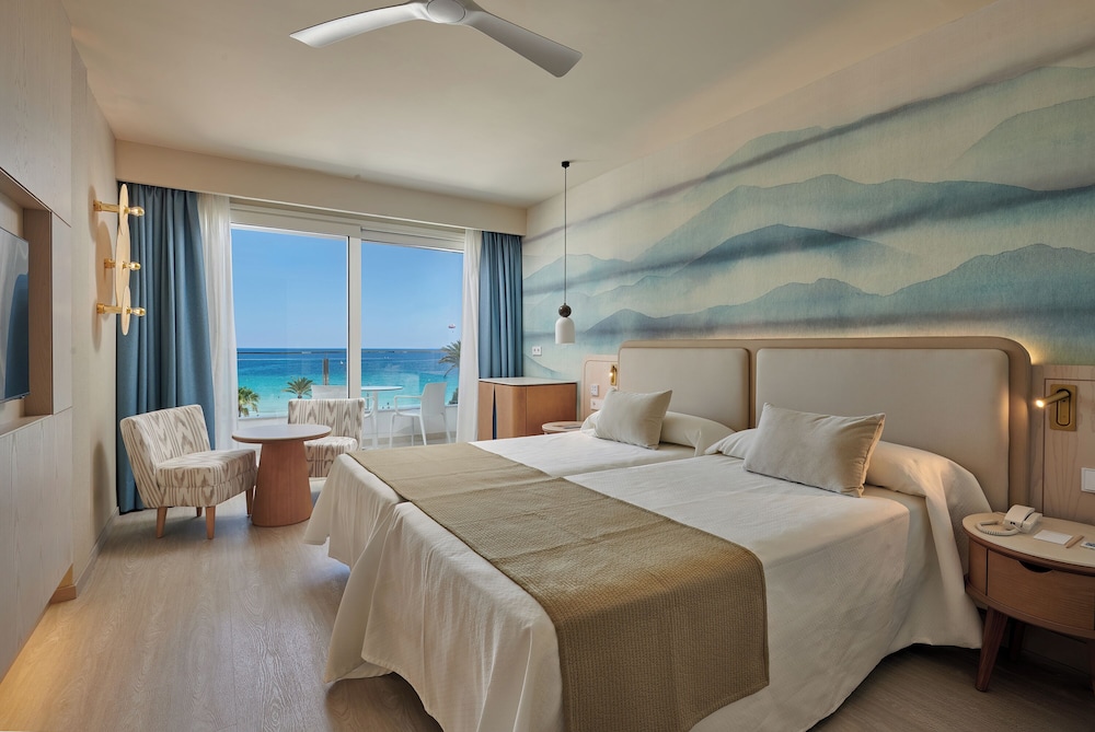 Hipotels Flamenco — Hotel rooms in Cala Millor, Balearic Islands
