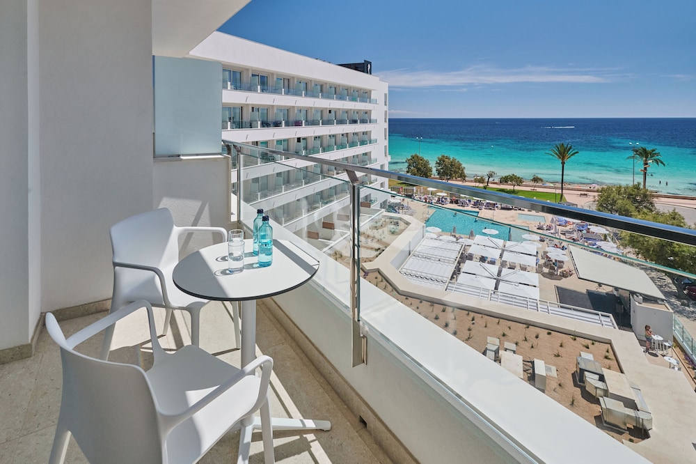 Hipotels Flamenco — Hotel building in Cala Millor, Balearic Islands