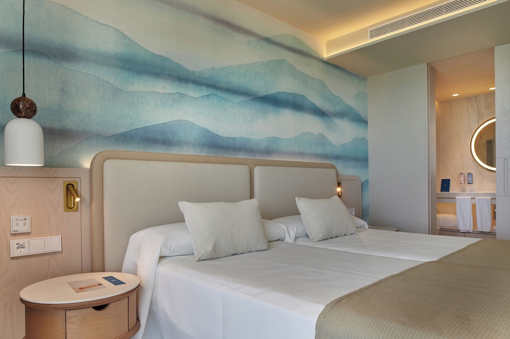 Hipotels Flamenco — Hotel rooms in Cala Millor, Balearic Islands