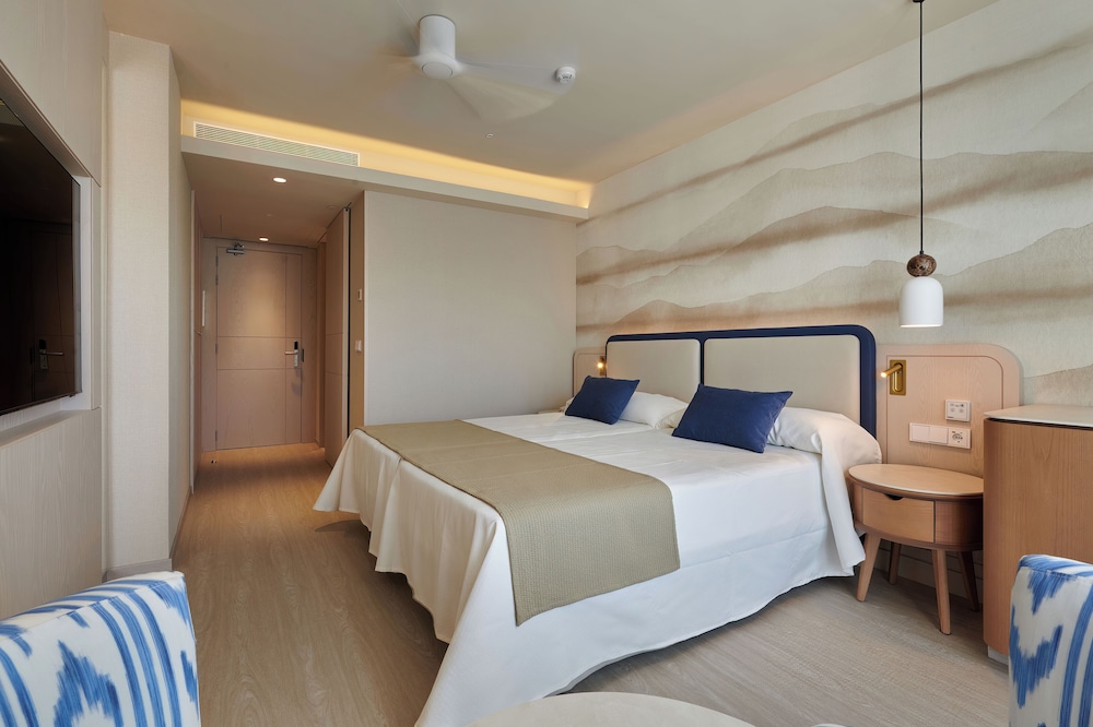 Hipotels Flamenco — Hotel rooms in Cala Millor, Balearic Islands