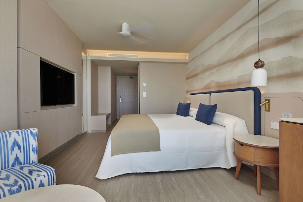 Hipotels Flamenco — Hotel rooms in Cala Millor, Balearic Islands
