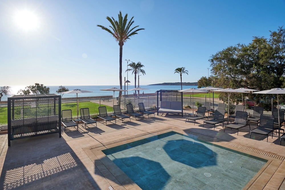 Hipotels Flamenco — Swimming pool in Cala Millor, Balearic Islands