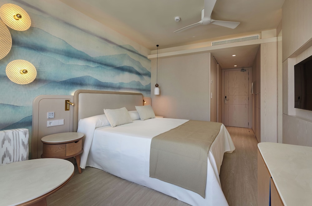 Hipotels Flamenco — Hotel rooms in Cala Millor, Balearic Islands