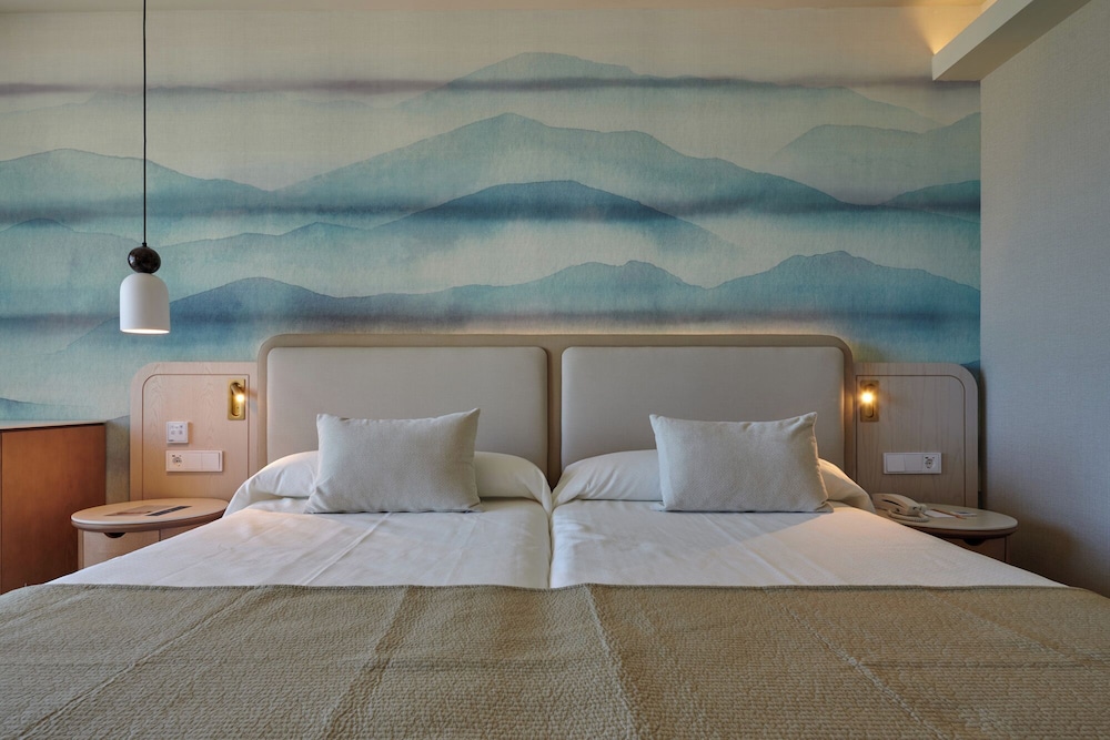 Hipotels Flamenco — Hotel rooms in Cala Millor, Balearic Islands