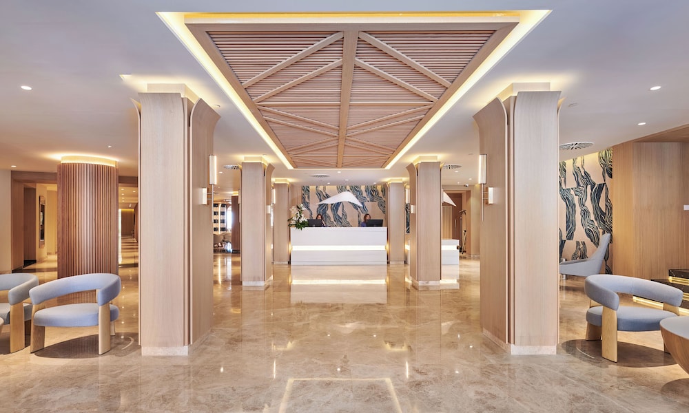 Hipotels Flamenco — Hotel building in Cala Millor, Balearic Islands