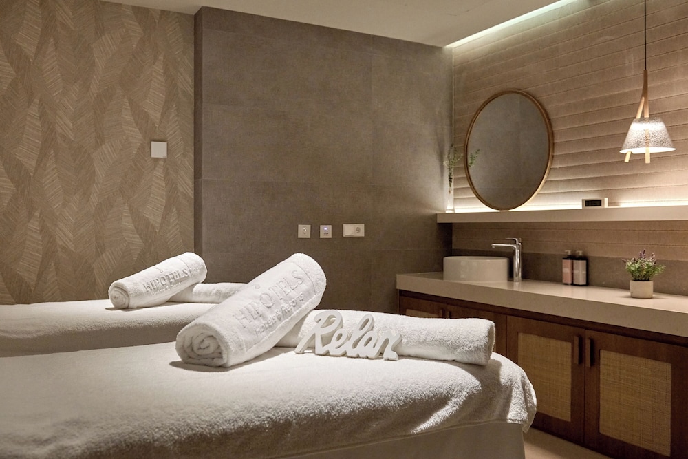Hipotels Flamenco — Hotel rooms in Cala Millor, Balearic Islands