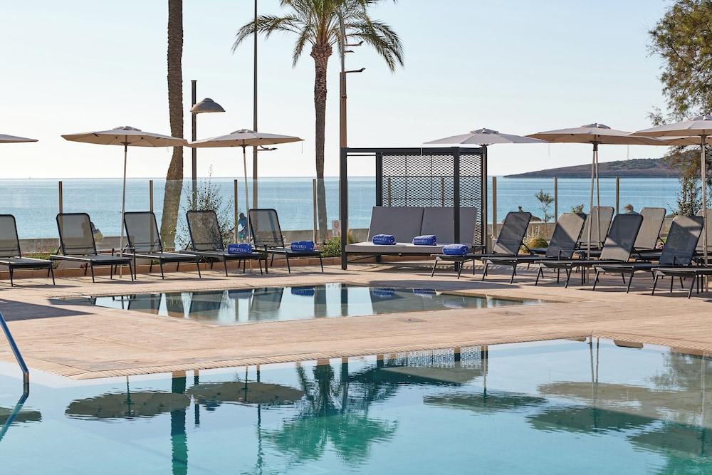 Hipotels Flamenco — Swimming pool in Cala Millor, Balearic Islands