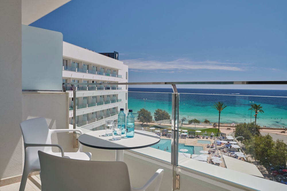 Hipotels Flamenco — Hotel building in Cala Millor, Balearic Islands