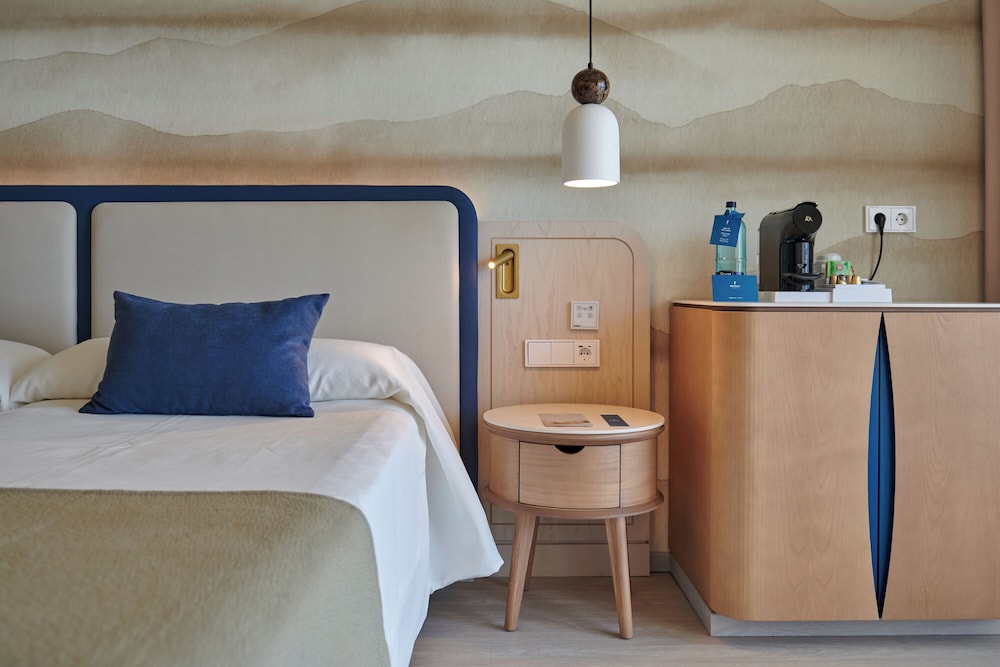 Hipotels Flamenco — Hotel rooms in Cala Millor, Balearic Islands