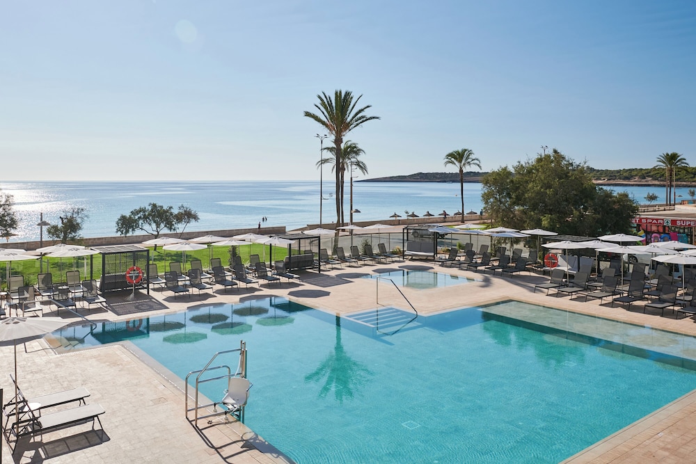 Hipotels Flamenco — Swimming pool in Cala Millor, Balearic Islands