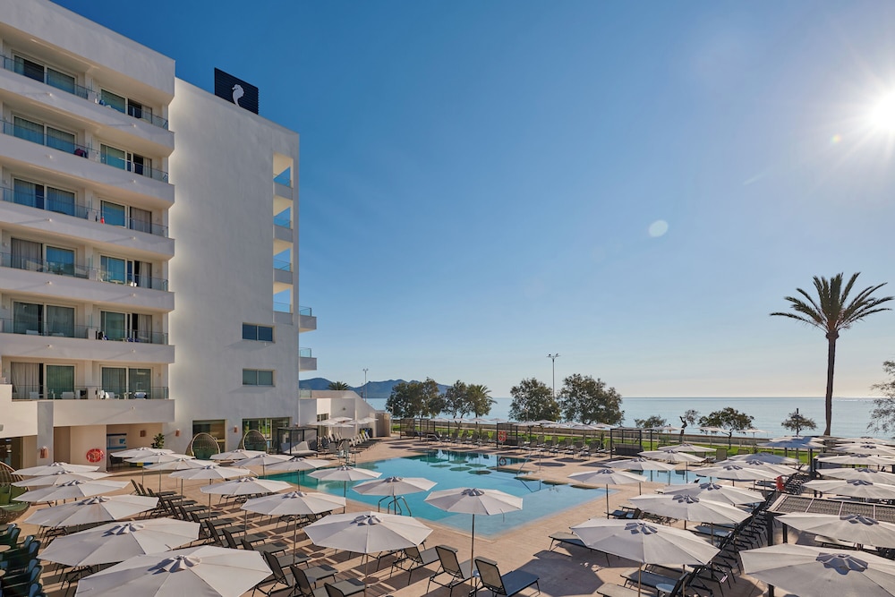 Hipotels Flamenco — Swimming pool in Cala Millor, Balearic Islands