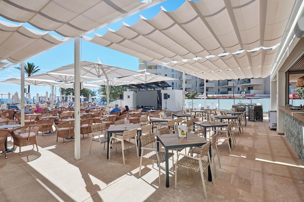Hipotels Flamenco — Restaurant & bars in Cala Millor, Balearic Islands