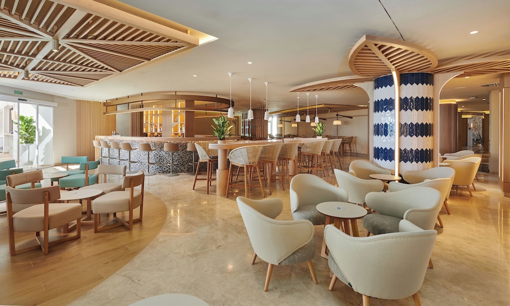 Hipotels Flamenco — Restaurant & bars in Cala Millor, Balearic Islands