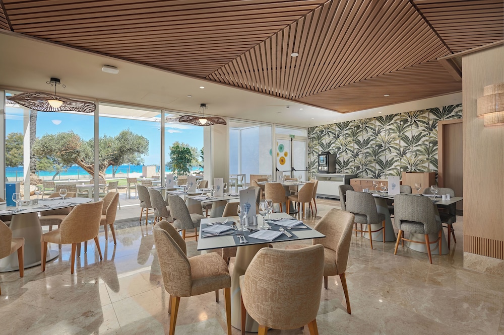 Hipotels Flamenco — Restaurant & bars in Cala Millor, Balearic Islands