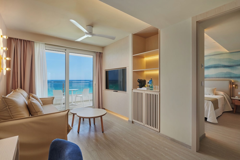Hipotels Flamenco — Hotel rooms in Cala Millor, Balearic Islands