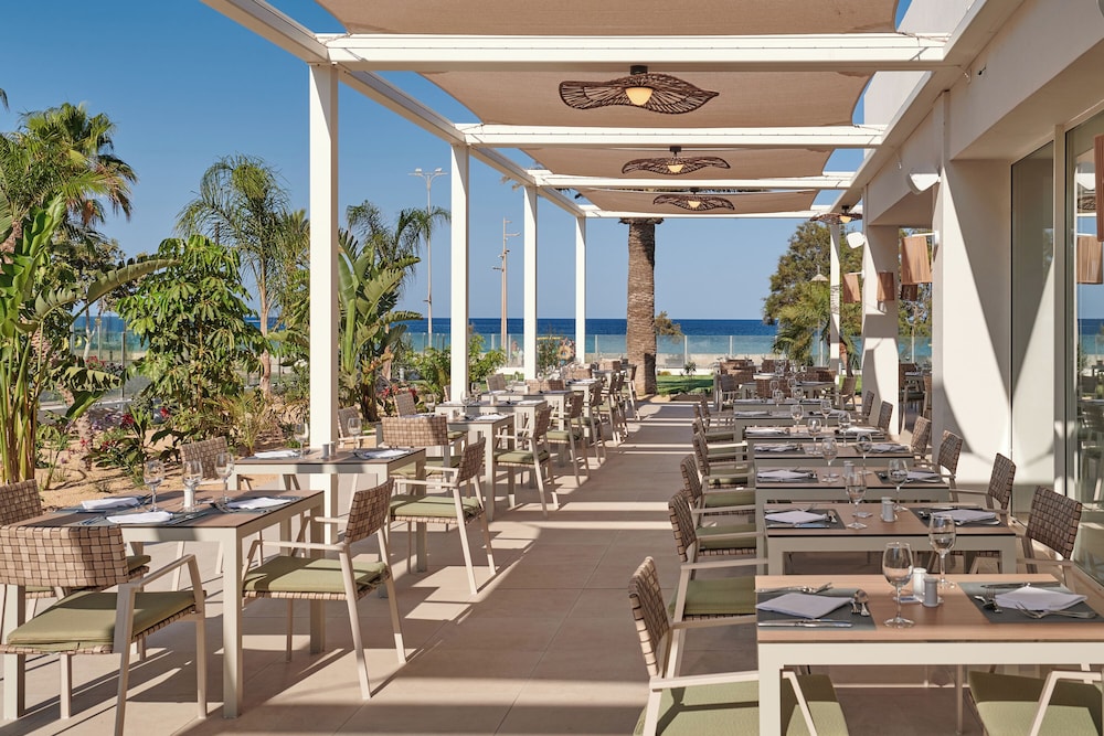 Hipotels Flamenco — Restaurant & bars in Cala Millor, Balearic Islands
