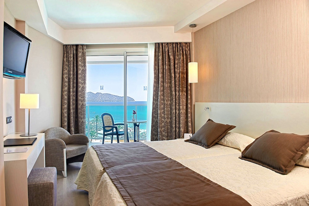 Hipotels Hipocampo - Adults Only — Hotel rooms in Cala Millor, Balearic Islands
