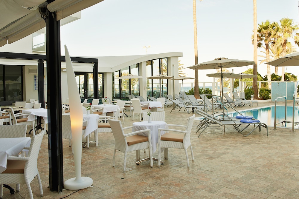 Hipotels Hipocampo - Adults Only — Restaurant & bars in Cala Millor, Balearic Islands