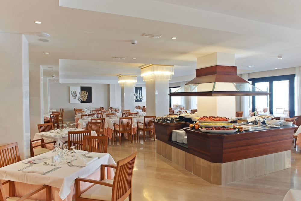 Hipotels Hipocampo - Adults Only — Restaurant & bars in Cala Millor, Balearic Islands