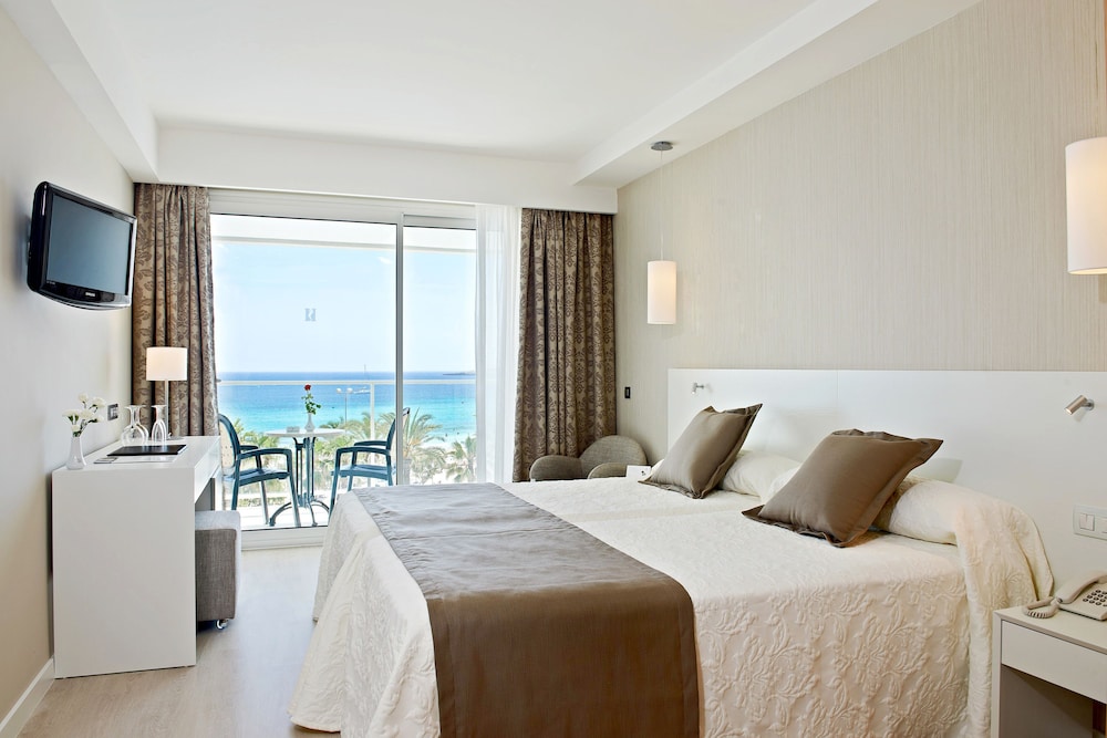 Hipotels Hipocampo - Adults Only — Hotel rooms in Cala Millor, Balearic Islands