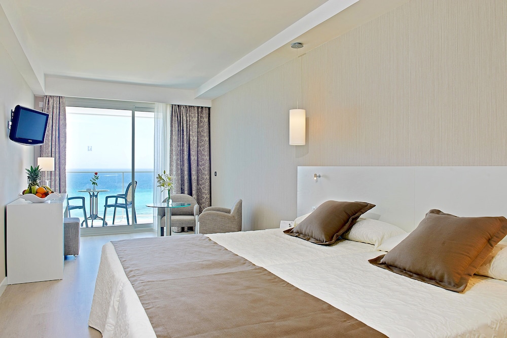 Hipotels Hipocampo - Adults Only — Hotel rooms in Cala Millor, Balearic Islands