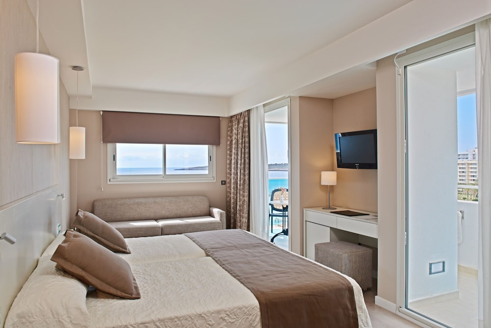 Hipotels Hipocampo - Adults Only — Hotel rooms in Cala Millor, Balearic Islands