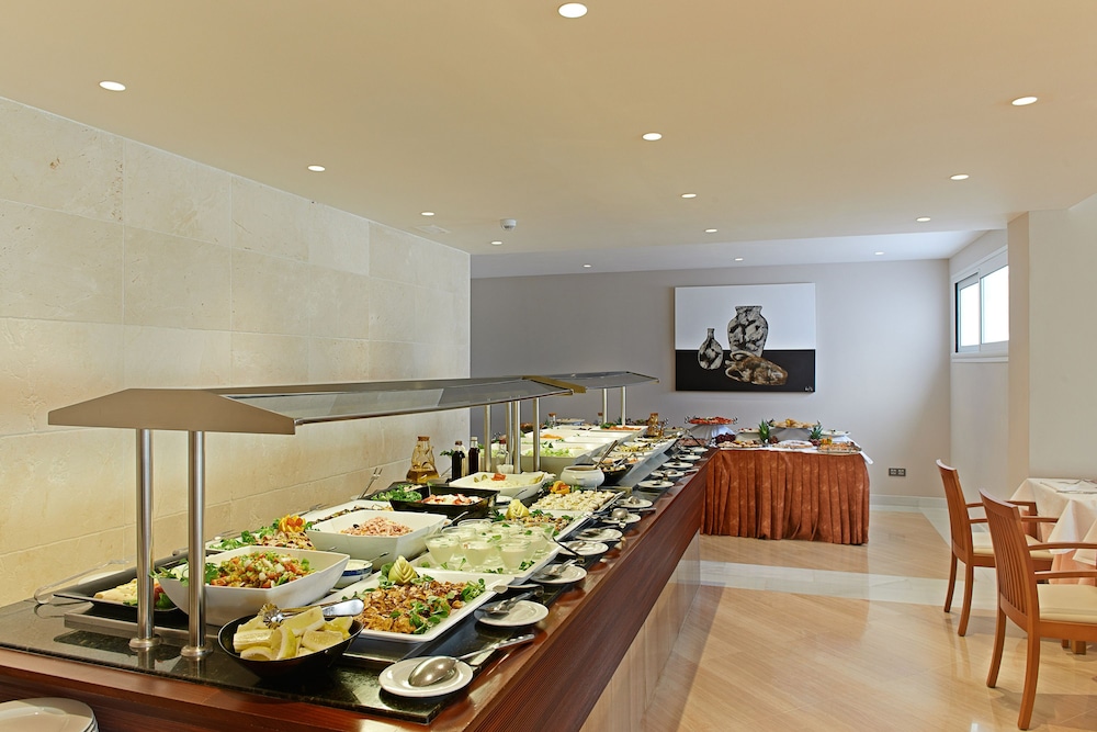 Hipotels Hipocampo - Adults Only — Restaurant & bars in Cala Millor, Balearic Islands
