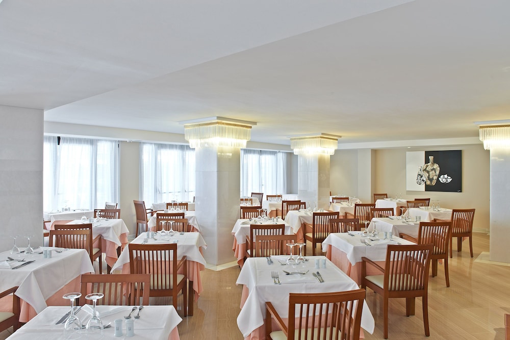 Hipotels Hipocampo - Adults Only — Restaurant & bars in Cala Millor, Balearic Islands
