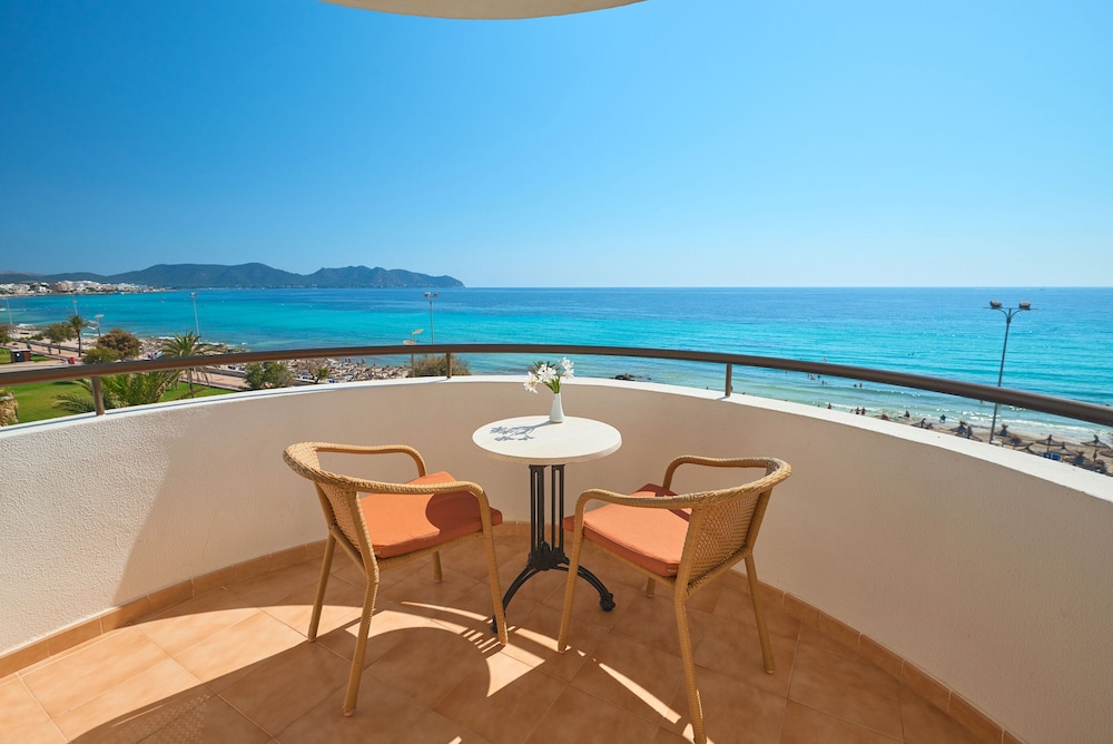 Hipotels Hipocampo Playa — Hotel rooms in Cala Millor, Balearic Islands