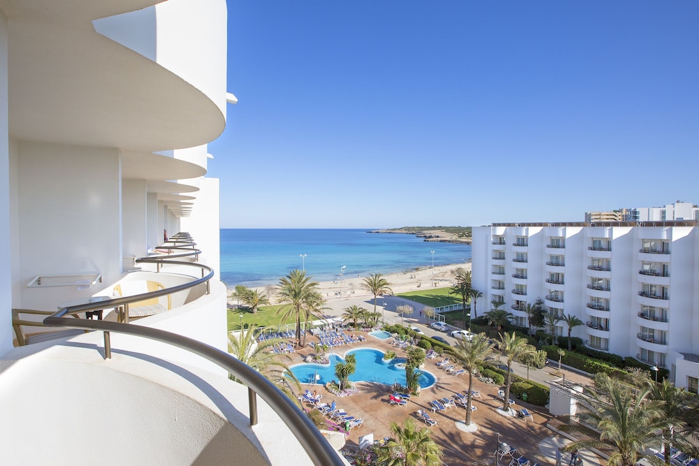 Hipotels Hipocampo Playa — Swimming pool in Cala Millor, Balearic Islands