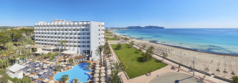 Hipotels Hipocampo Playa — Beach in Cala Millor, Balearic Islands