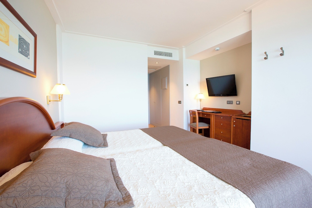 Hipotels Hipocampo Playa — Hotel rooms in Cala Millor, Balearic Islands