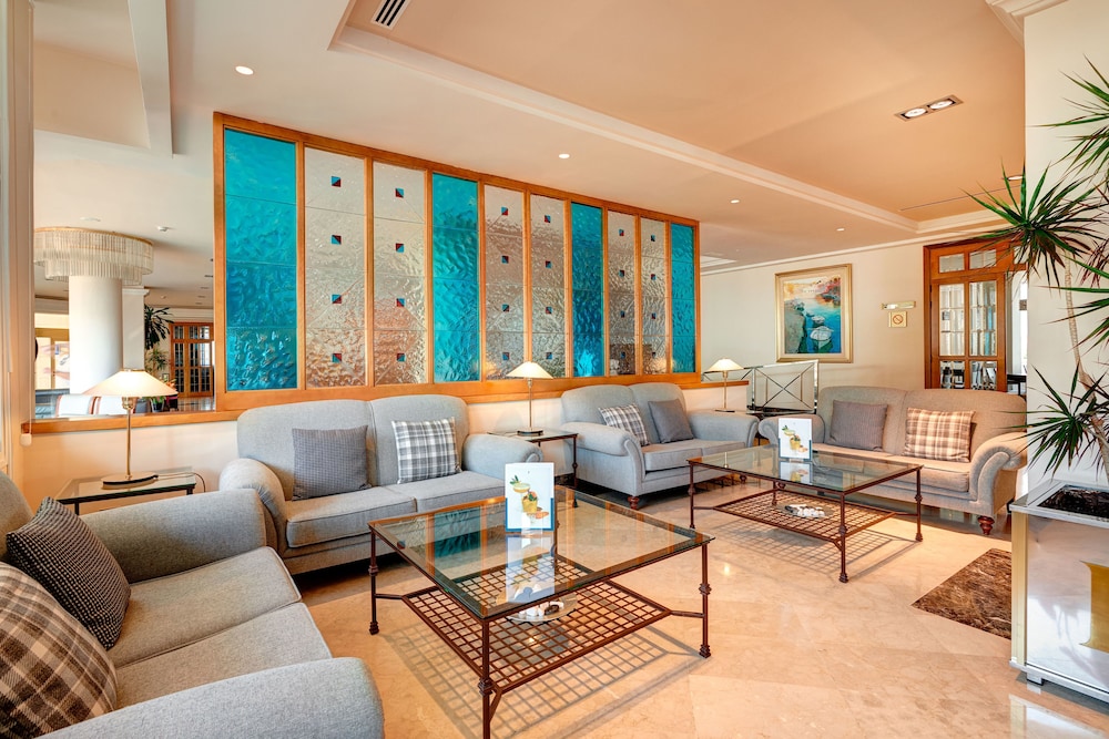 Hipotels Hipocampo Playa — Hotel building in Cala Millor, Balearic Islands