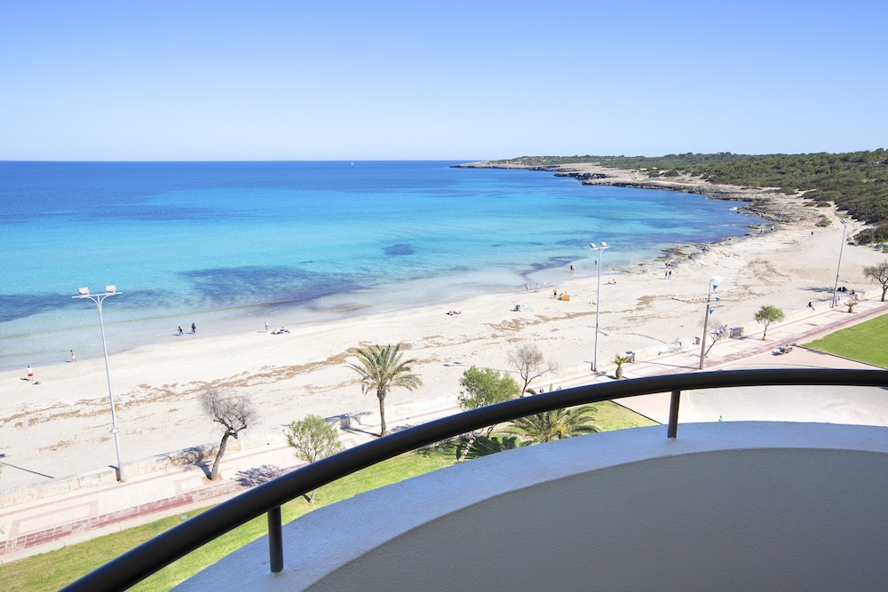 Hipotels Hipocampo Playa — Beach in Cala Millor, Balearic Islands