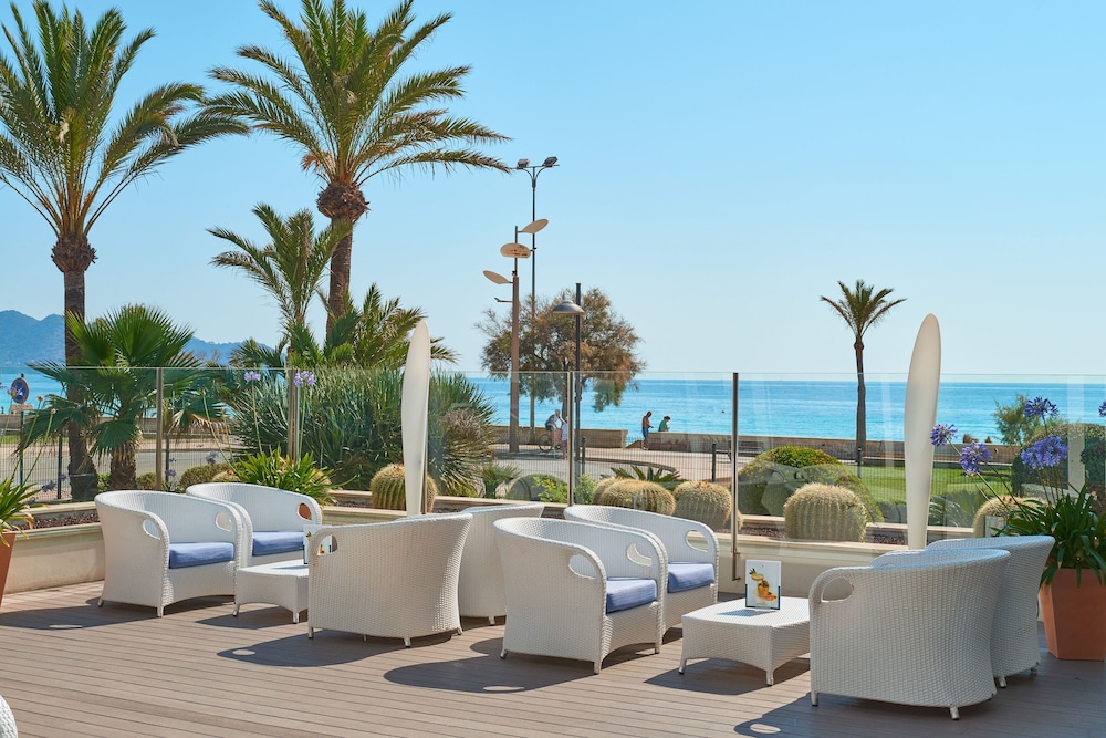 Hipotels Hipocampo Playa — Beach in Cala Millor, Balearic Islands
