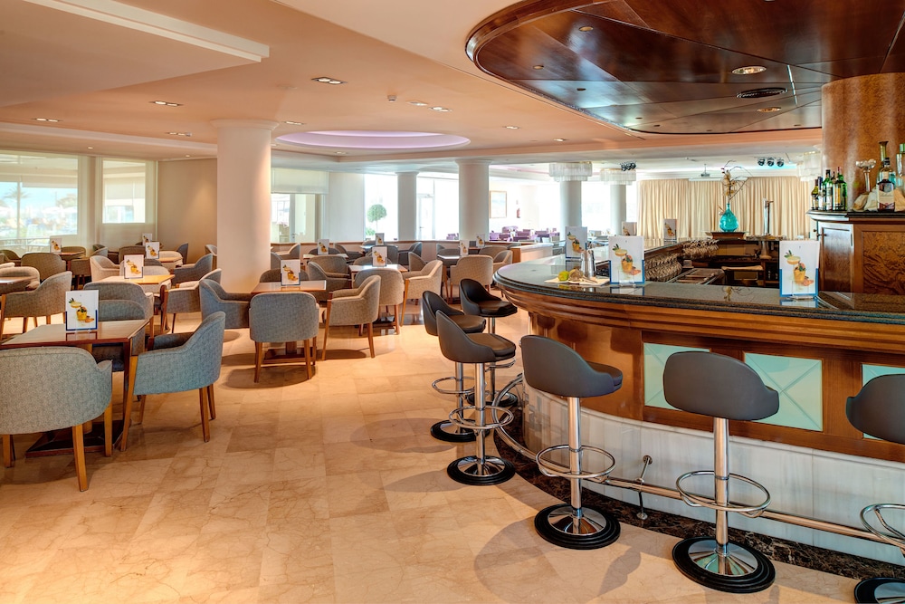Hipotels Hipocampo Playa — Restaurant & bars in Cala Millor, Balearic Islands