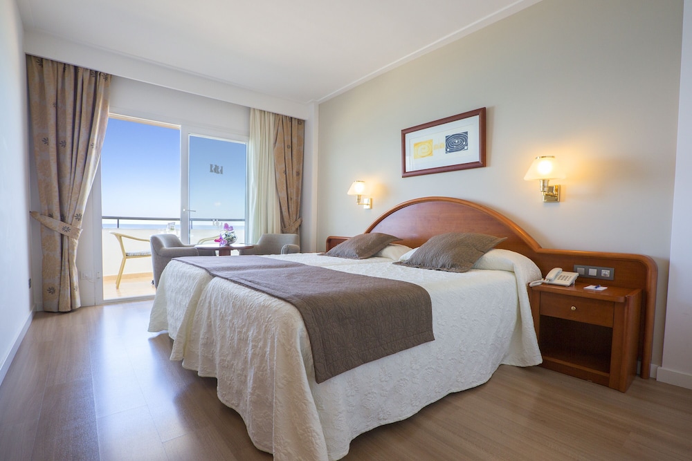 Hipotels Hipocampo Playa — Hotel rooms in Cala Millor, Balearic Islands
