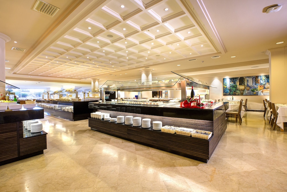 Hipotels Hipocampo Playa — Restaurant & bars in Cala Millor, Balearic Islands