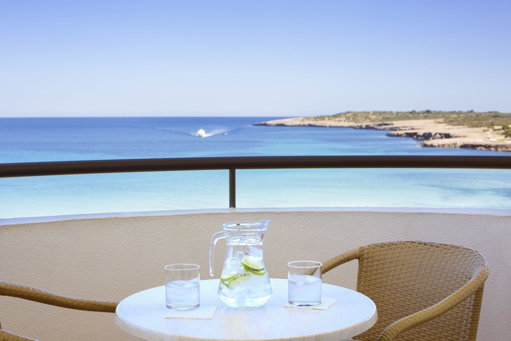 Hipotels Hipocampo Playa — Beach in Cala Millor, Balearic Islands