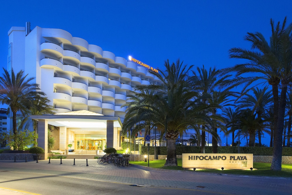 Hipotels Hipocampo Playa — Hotel building in Cala Millor, Balearic Islands